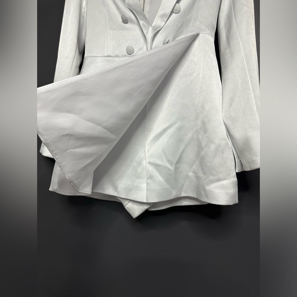 Alice + Olivia Mayra Satin Tuxedo Skort Romper White 6 - Picture 4 of 8